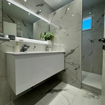 Ravissante Marina Idealement Situee Avec Jacuzzi بيت للعطل *