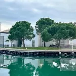 Ravissante Marina Idealement Situee Avec Jacuzzi
