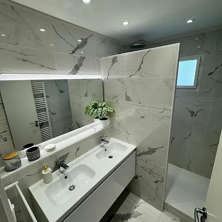 Ravissante Marina Idealement Situee Avec Jacuzzi Agde