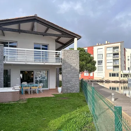 Ravissante Marina Idealement Situee Avec Jacuzzi Agde