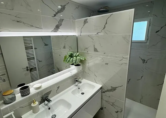 Ravissante Marina Idealement Situee Avec Jacuzzi Agde