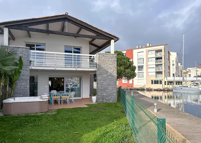 Ravissante Marina Idealement Situee Avec Jacuzzi Agde