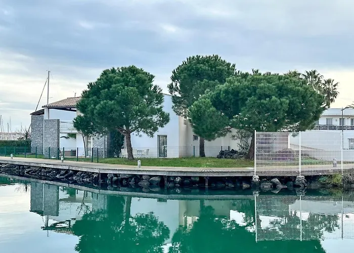 Ravissante Marina Idealement Situee Avec Jacuzzi